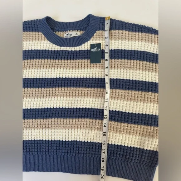 Hollister Navy and Cream Textured Sweater 💙🤍🤎
*NEW WITH TAGS 🏷️ - Picture 4 of 9